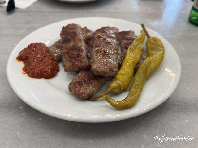 Grilled köfte at Sultanahmet Köftecisi, served with ajvar sauce and roasted peppers