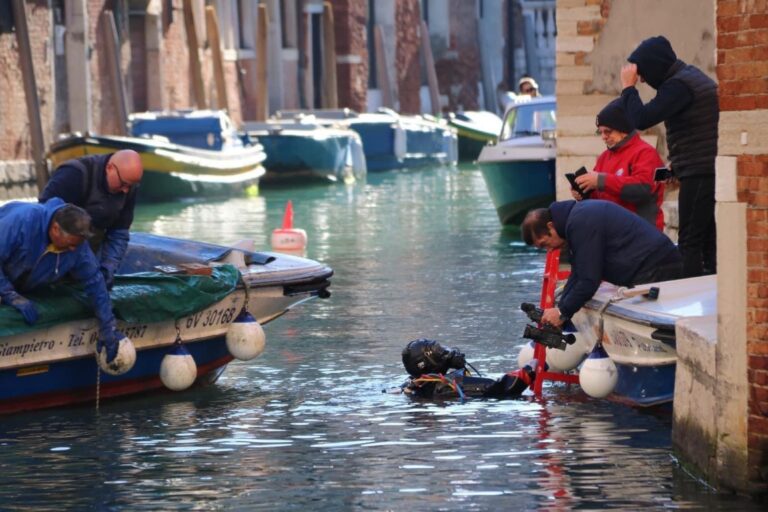 The Diver Gondoliers of Venice