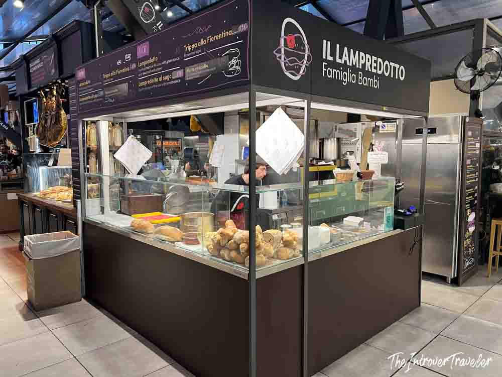 Il Lampredotto Famiglia Bambi stall at Florence market, serving traditional trippa alla Fiorentina