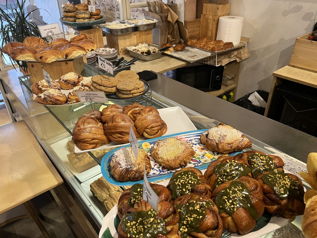 Bakery counter at Melaleuca Bistrot Florence with Nordic cinnamon cardamom buns, pistachio knots, and croissants
