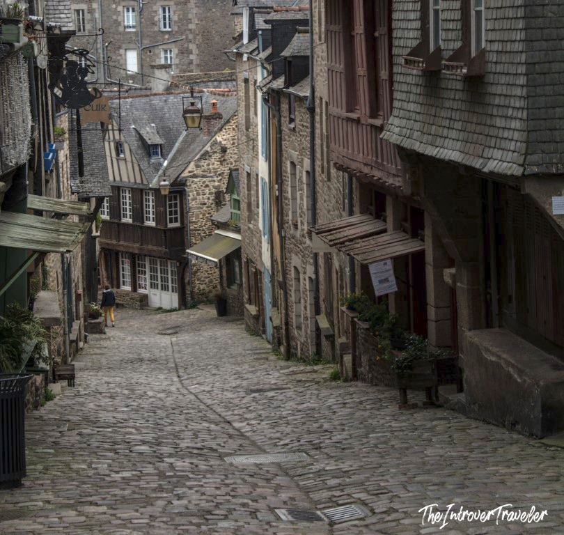 Rue du Jerzual in Dinan, a steep cobblestone street lined with medieval stone and timber-framed houses