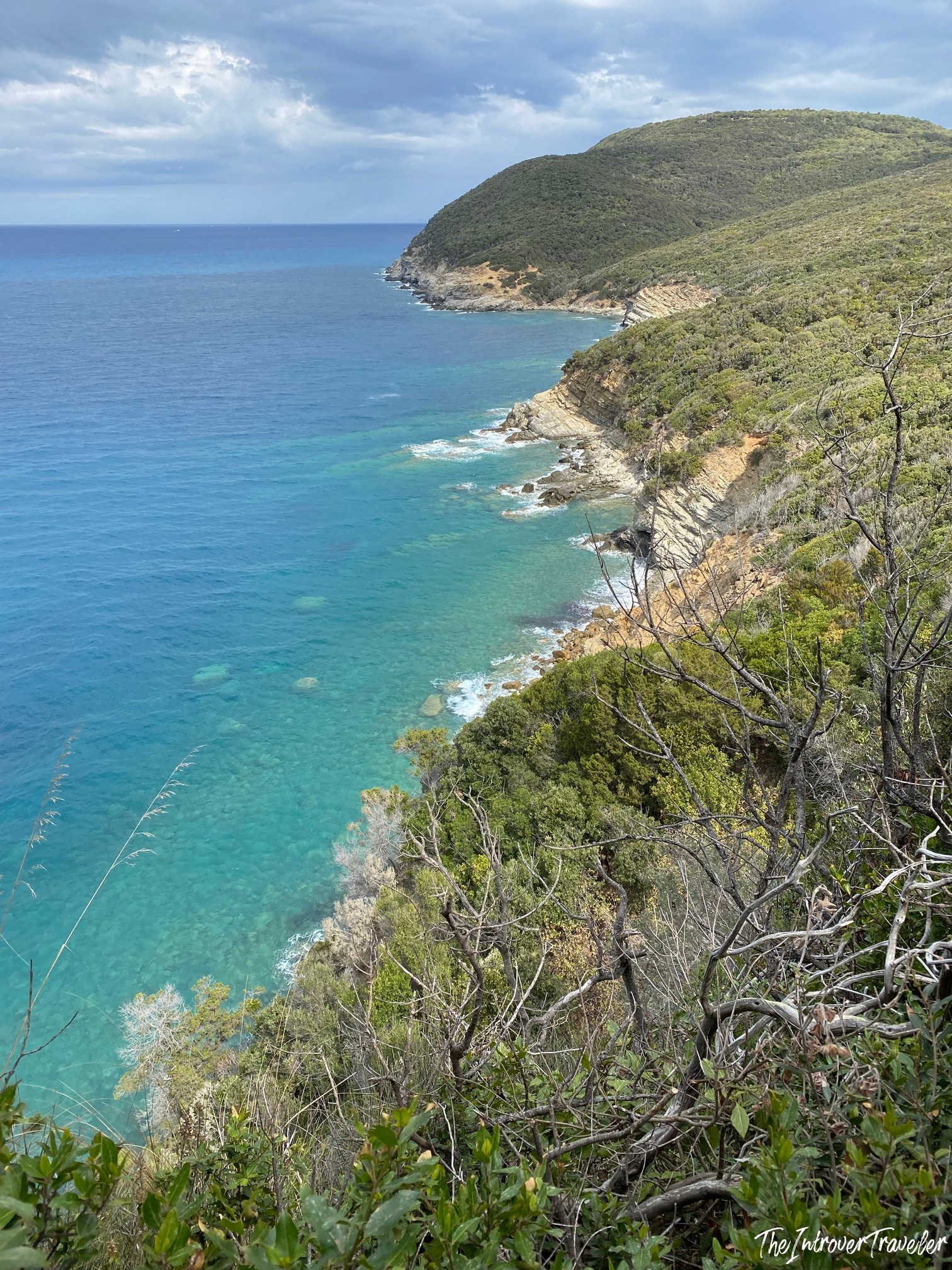 Turquoise coastal cliffs of the Cala Moresca to Buca delle Fate trekking trail, Tuscany