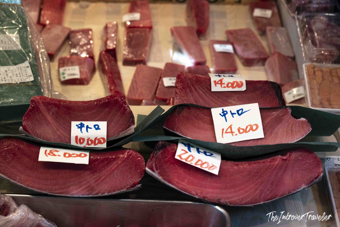 Fresh chutoro tuna slices with Japanese price tags at a Tsukiji fish market stall, Tokyo