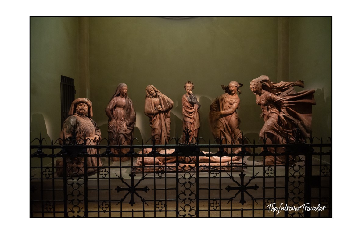 Lamentation over the Dead Christ by Niccolò dell'Arca, terracotta figures in Santa Maria della Vita, Bologna