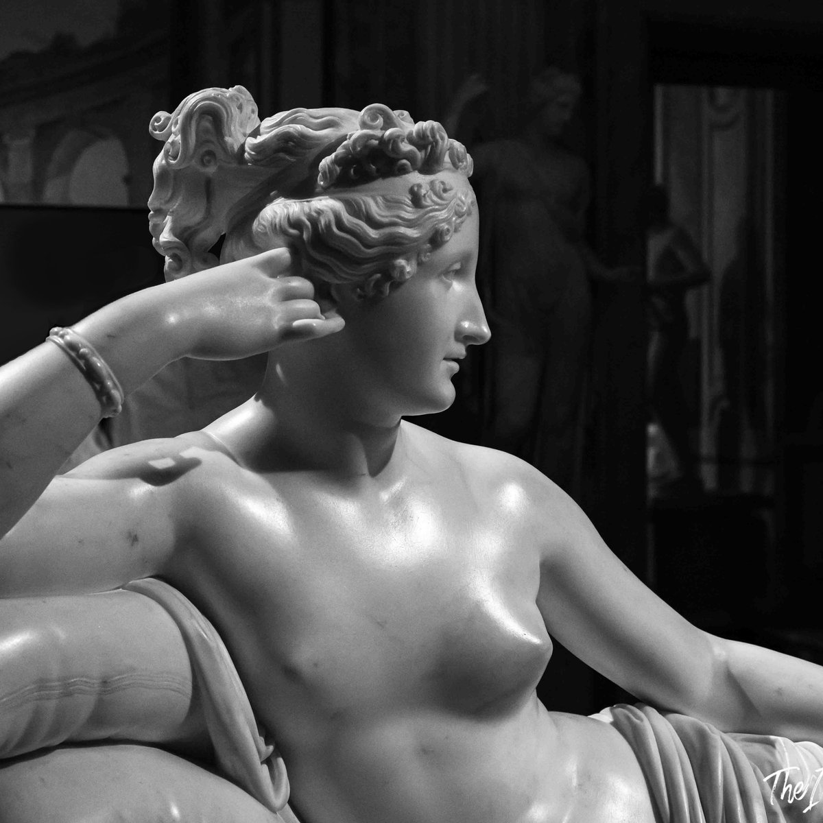 Close-up of Canova's Pauline Borghese as Venus Victrix, marble bust detail at Galleria Borghese