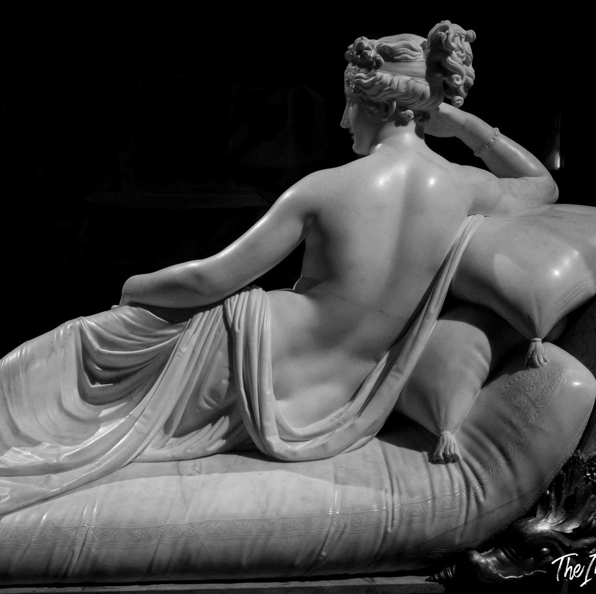 Rear view of Canova's Pauline Borghese as Venus Victrix, reclining marble neoclassical sculpture