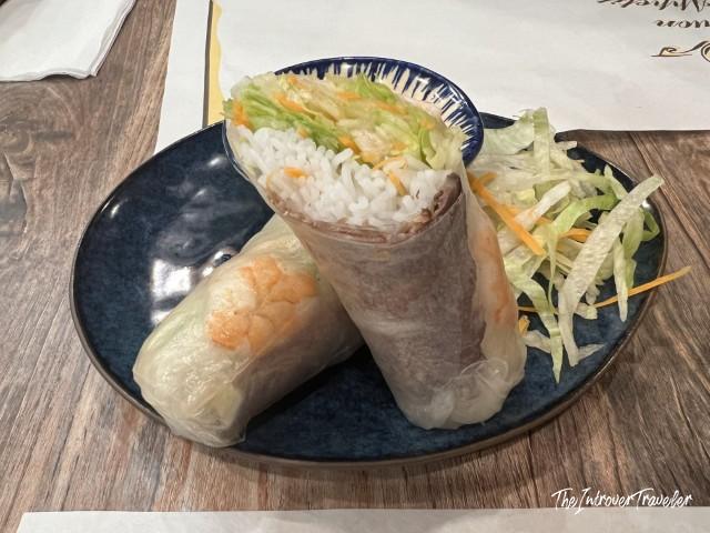 Fresh Vietnamese goi cuon spring rolls with shrimp and vegetables at Fratelli Vietnam, Bologna