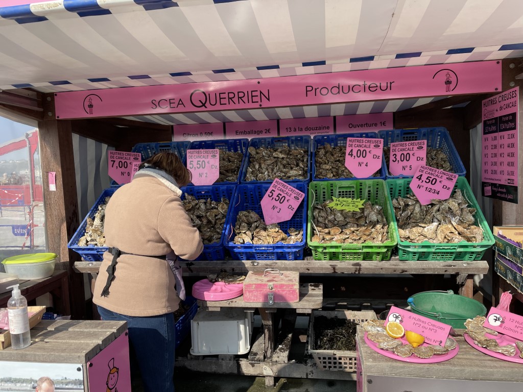 Cancale oyster stall by producer SCEA Querrien, selling huitres creuses by the dozen at the waterfront market