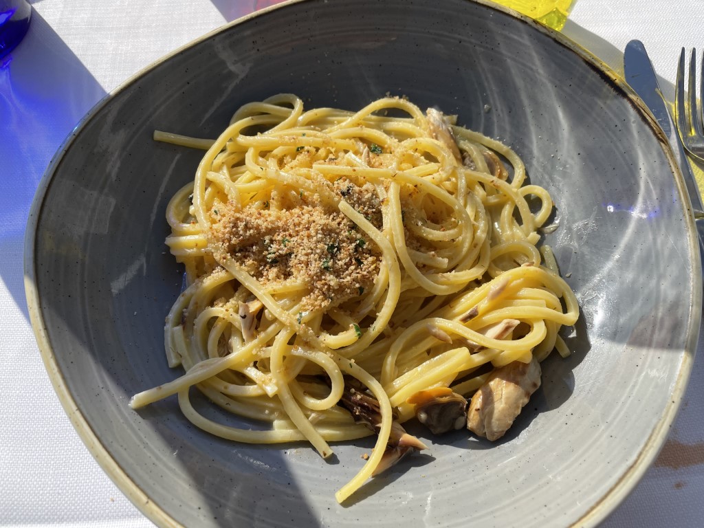 Spaghetti alle vongole e bottarga at Ristorante Frontemare, topped with golden breadcrumbs
