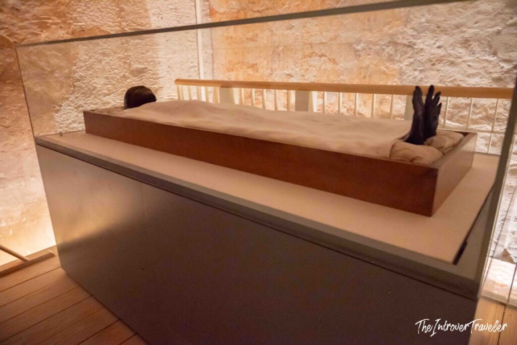Tutankhamun's mummy in a glass case in his tomb, KV62, Valley of the Kings